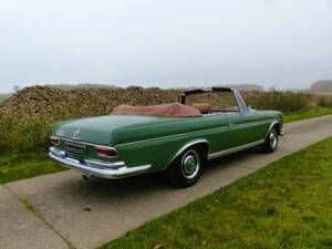 Mercedes-Benz 300 SE Cabriolet tundragrün 1966