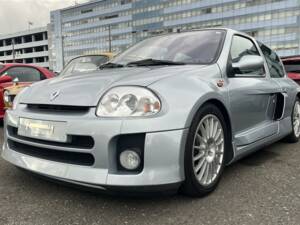 Image 4/55 of Renault Clio II V6 (2002)