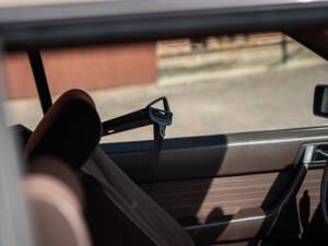 Image 25/40 of Mercedes-Benz 300 CE (1987)