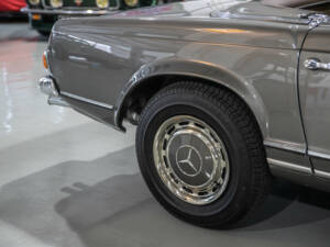 Image 20/35 of Mercedes-Benz 280 SL (1969)