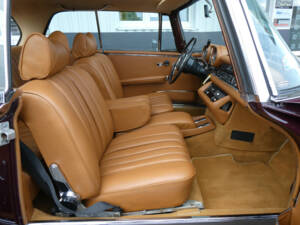 Image 12/25 of Mercedes-Benz 280 SE 3,5 (1971)