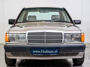 Immagine 3/50 di Mercedes-Benz 190 D 2.5 Turbo (1989)