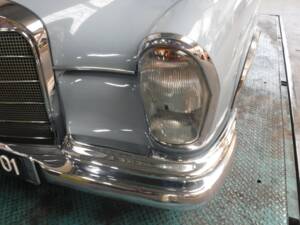 Image 29/50 of Mercedes-Benz 220 SE b (1963)