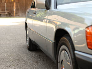 Immagine 93/100 di Mercedes-Benz 190 E 2.3 (1992)