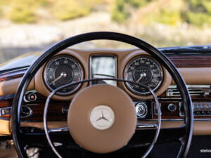 Imagen 41/61 de Mercedes-Benz 280 SE 3,5 (1971)