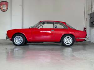 Image 8/63 de Alfa Romeo Giulia GT 1300 Junior (1973)