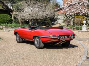 Immagine 13/42 di Jaguar E-Type (1968)