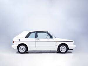 Image 11/39 of Volkswagen Golf I Cabrio 1.8 (1994)