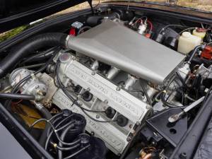 Immagine 43/50 di Aston Martin V8 Volante (1982)