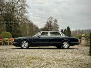 Image 13/96 de Daimler Super V8 (1997)