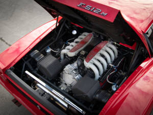 Image 34/38 of Ferrari 512 M (1996)