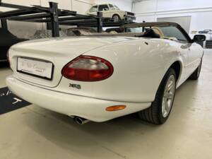 Immagine 5/28 di Jaguar XK8 4.0 (1997)