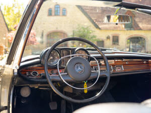 Bild 31/56 von Mercedes-Benz 280 SE (1968)
