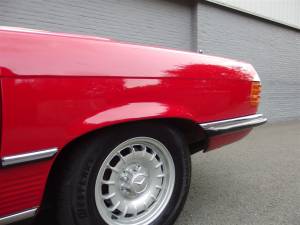 Image 28/84 of Mercedes-Benz 500 SL (1984)