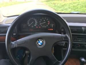 Image 2/22 of BMW 735i (1988)