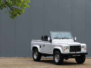 Image 16/49 de Land Rover Defender 90 (1990)