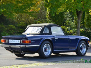 Image 21/50 of Triumph TR 6 (1975)