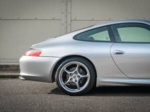 Image 5/41 of Porsche 911 Carrera (2004)