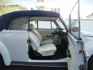 Image 21/45 de Volkswagen Coccinelle 1303 LS (1978)