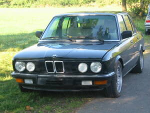Image 2/19 de BMW 528i (1983)