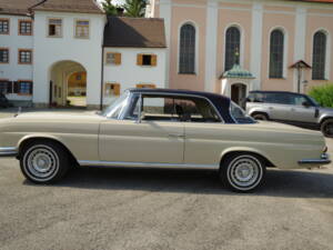 Image 14/73 de Mercedes-Benz 280 SE (1969)
