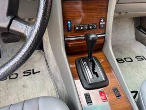 Afbeelding 76/146 van Mercedes-Benz 380 SL (1982)