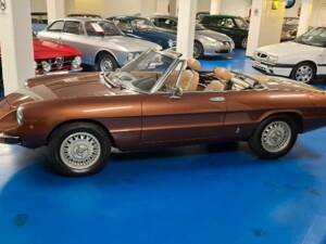 Image 2/45 of Alfa Romeo Spider Veloce 2000 (1981)