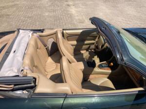 Image 13/33 of Jaguar XK8 4.0 (1997)