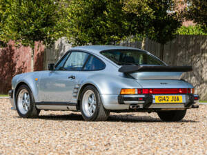 Image 4/40 de Porsche 911 Turbo LE (1989)