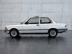 Immagine 2/24 di BMW 323i (1980)