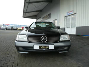 Image 2/25 of Mercedes-Benz SL 280 (1994)