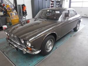 Image 30/50 of Jaguar XJ 6 2.8 (1972)