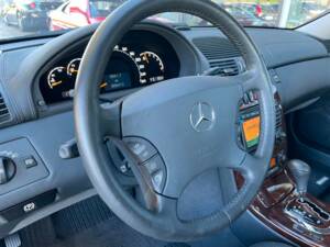 Image 8/20 of Mercedes-Benz CL 500 (2000)