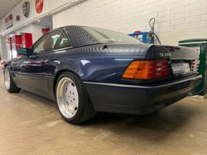 Image 13/21 de Mercedes-Benz SL 280 (1995)