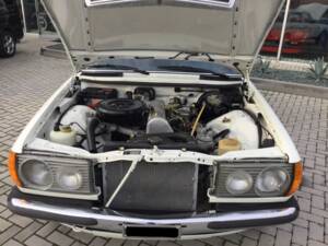 Immagine 28/39 di Mercedes-Benz 240 TD (1983)