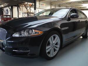 Imagen 26/32 de Jaguar XJ 5.0 (2011)