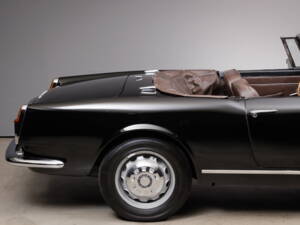 Imagen 10/36 de Alfa Romeo 2600 Spider (1963)