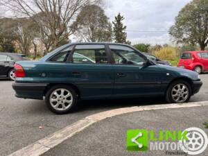 Image 8/10 of Opel Astra 1.4 Si (1995)