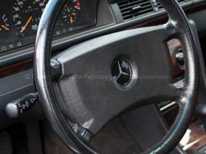 Image 11/33 de Mercedes-Benz 260 E (1991)