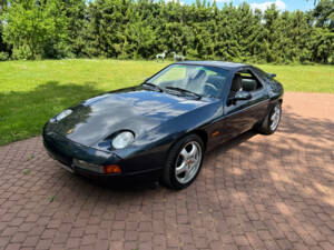 Imagen 11/77 de Porsche 928 GT (1990)