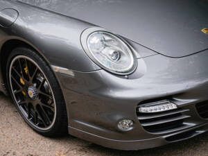 Immagine 18/50 di Porsche 911 Turbo S (2011)