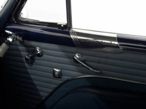 Image 38/48 of Oldsmobile 98 Coupe (1953)