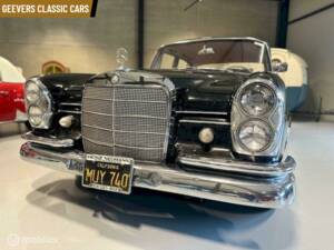 Image 1/20 de Mercedes-Benz 220 S b (1963)