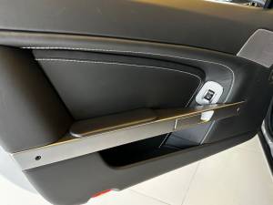 Imagen 23/50 de Aston Martin V8 Vantage (2011)
