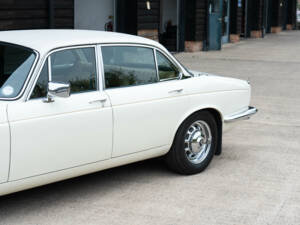 Immagine 8/50 di Daimler Sovereign 4.2 (1978)