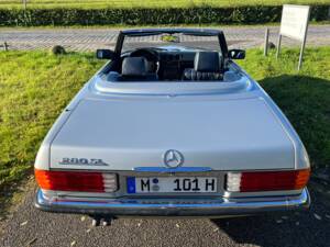 Bild 4/99 von Mercedes-Benz 280 SL (1984)