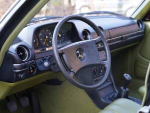 Bild 24/24 von Mercedes-Benz 200 D (1981)