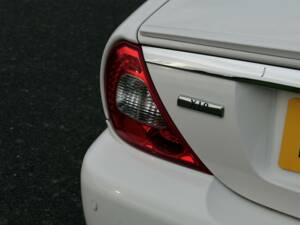 Image 22/50 of Jaguar XJ 8 4.2 (2008)