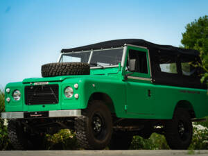 Image 3/45 of Land Rover 109 (1980)