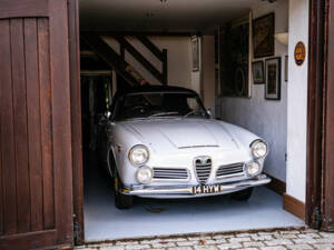 Image 12/50 of Alfa Romeo 2600 Spider (1963)